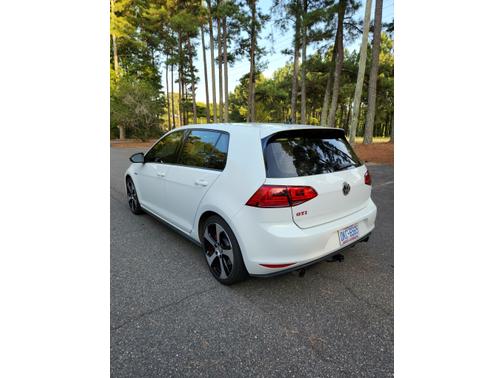 2017 Volkswagen Golf GTI SE 4-Door